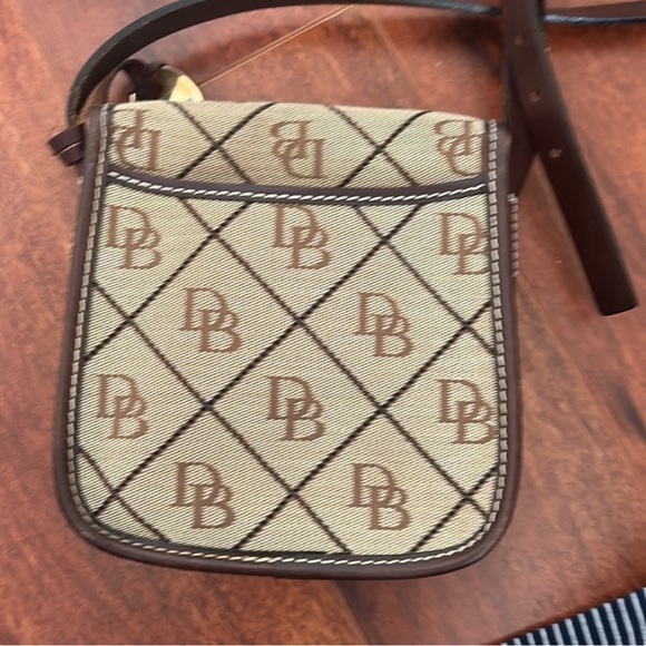 small dooney and bourke purse - Picture 3 of 5